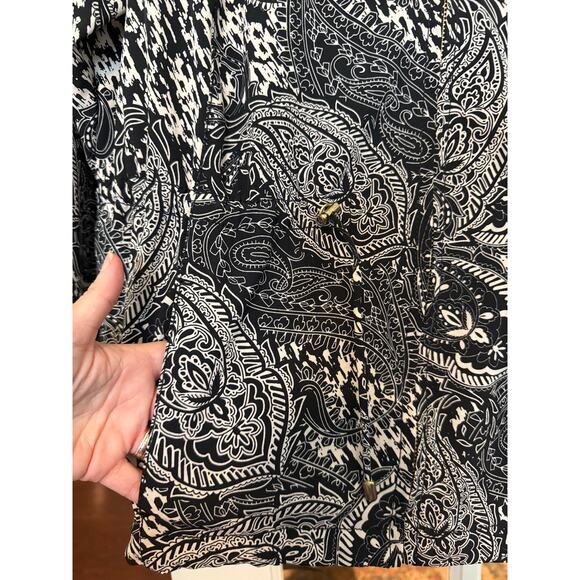 Chicos Zenergy black and white paisley print travel jacket. Size 2 - Picture 4 of 10
